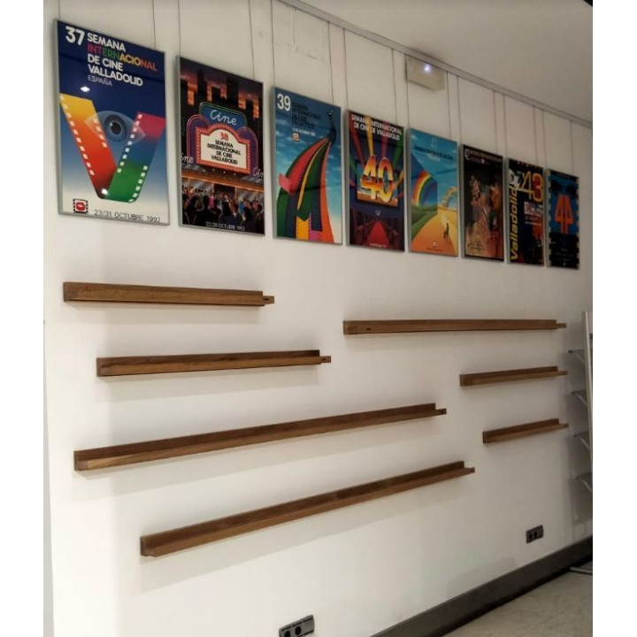 Balda para cuadros y libros en roble macizo