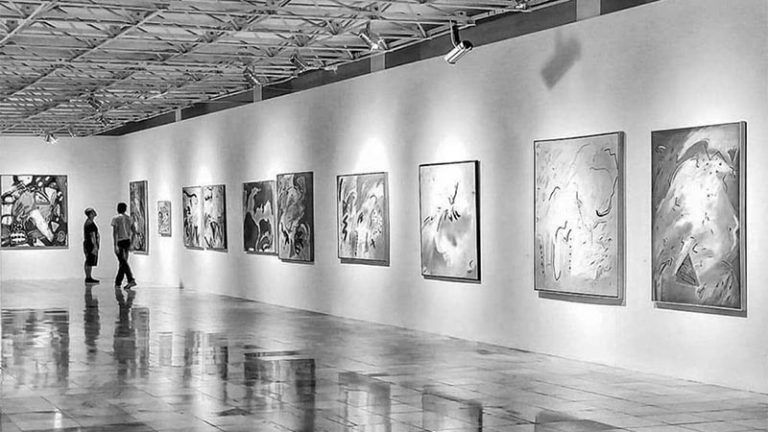 sistemas para colgar cuadros en exposiciones y galerías de arte